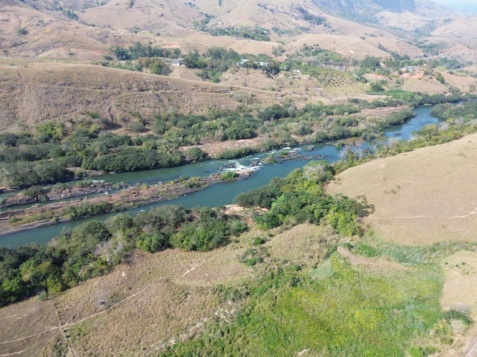 Vista aérea do Rio Paraíba do Sul na área de estudo da PCH Boa Vista