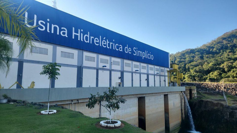 Fachada da casa de força da Usina Hidrelétrica de Simplício